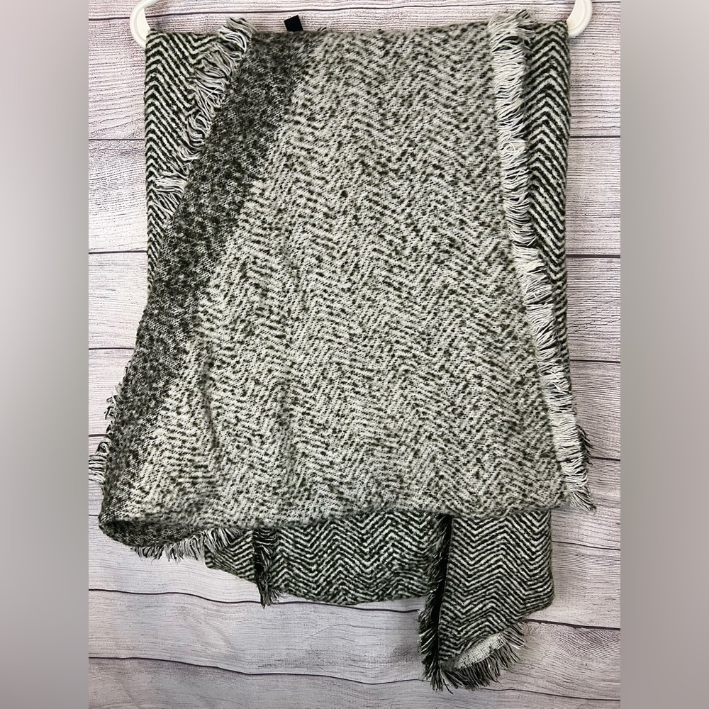 Ann Taylor Herringbone Shawl Wrap‎ Fringe 117.5x26.5 Gray Cream